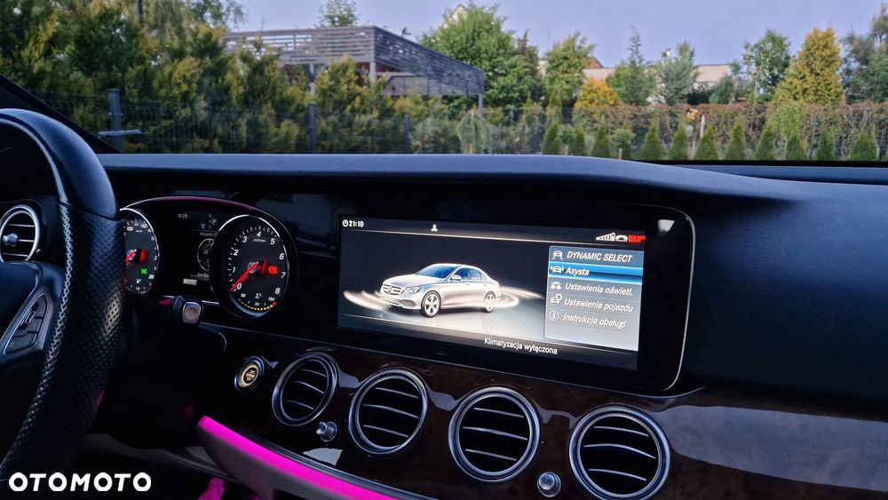 Mercedes-Benz Klasa E 300 9G-TRONIC AMG Line - 17