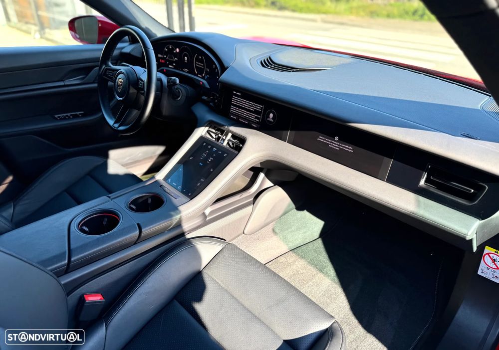 Porsche Taycan Cross Turismo 4 - 26