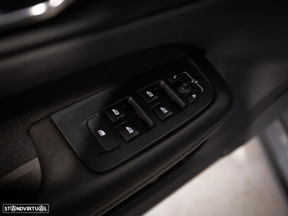 Volvo V60 2.0 T8 AWD TE Momentum - 23