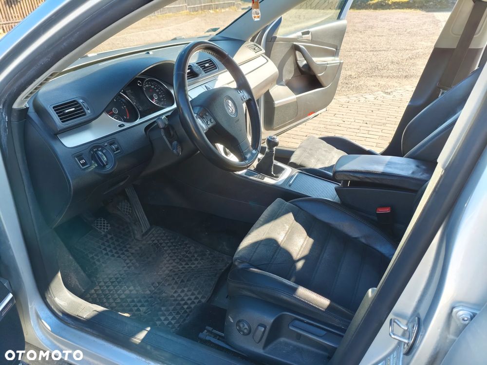 Volkswagen Passat 2.0 TDI DPF Sportline - 12