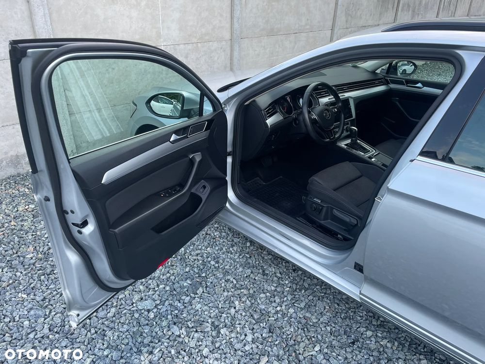 Volkswagen Passat 2.0 TDI SCR DSG Comfortline - 12