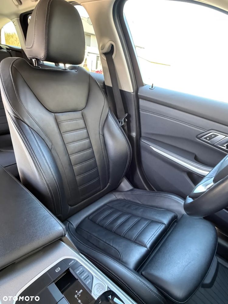 BMW Seria 3 330i - 14