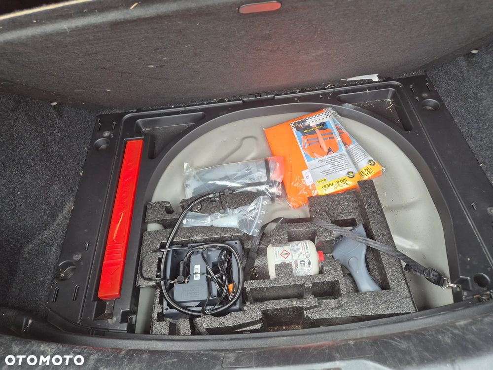 Volvo V40 Cross Country - 12