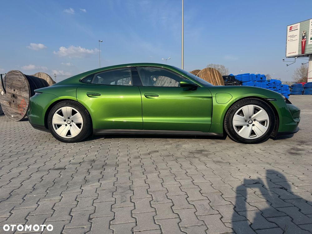 Porsche Taycan - 9