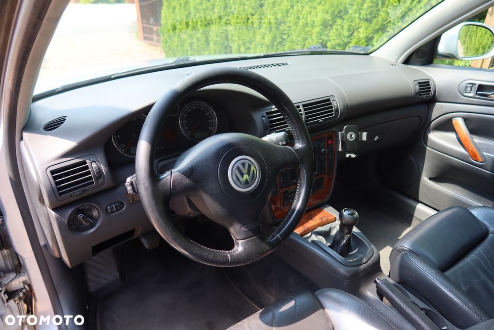 Volkswagen Passat 1.9 TDI Highline - 8