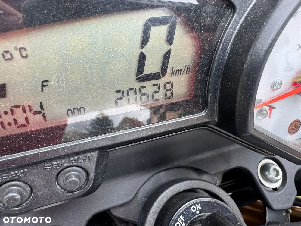 Yamaha FZ8 - 11