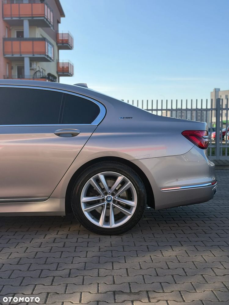 BMW Seria 7 740Li Edition Exclusive - 10