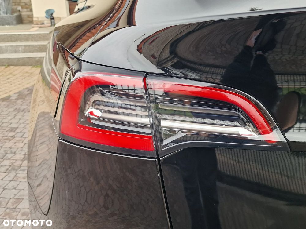 Tesla Model Y Long Range AWD - 13