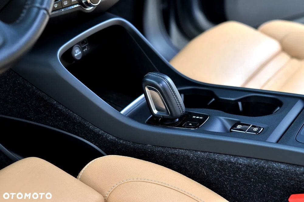 Volvo XC 40 D4 AWD Momentum Pro - 34