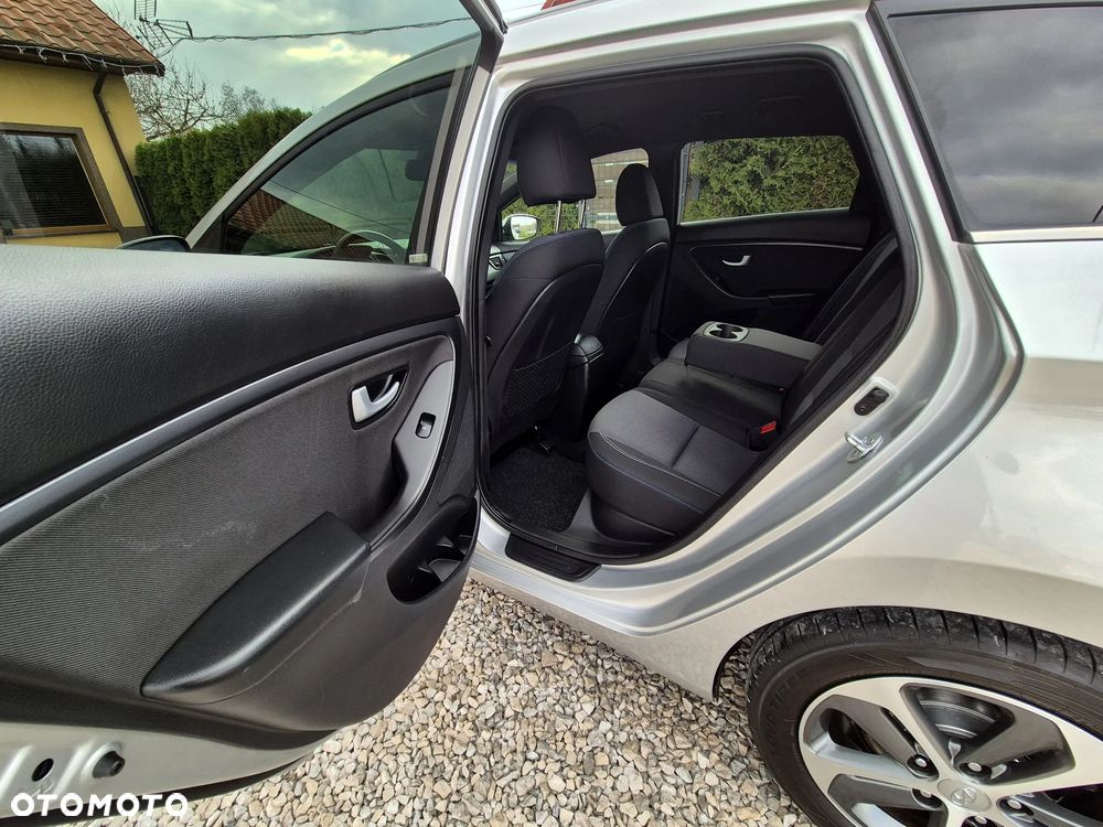 Hyundai i30 blue Kombi 1.6 GDi Passion - 24