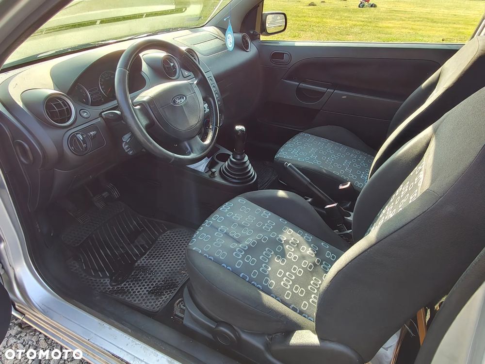 Ford Fiesta 2004 photo 5