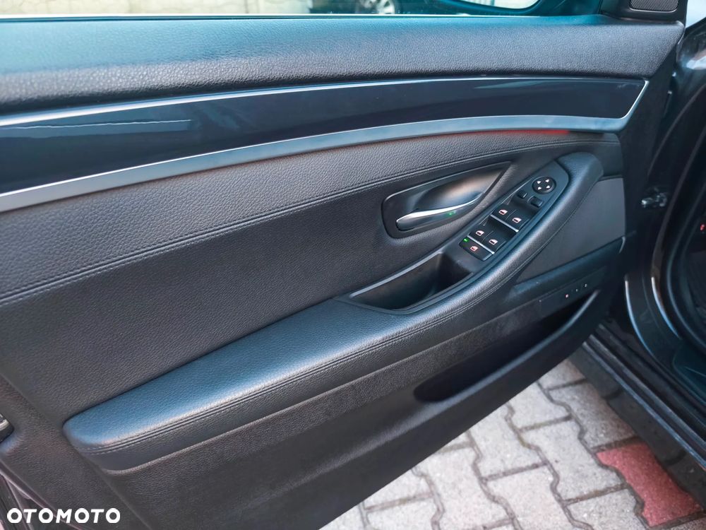 BMW Seria 5 520d xDrive - 22