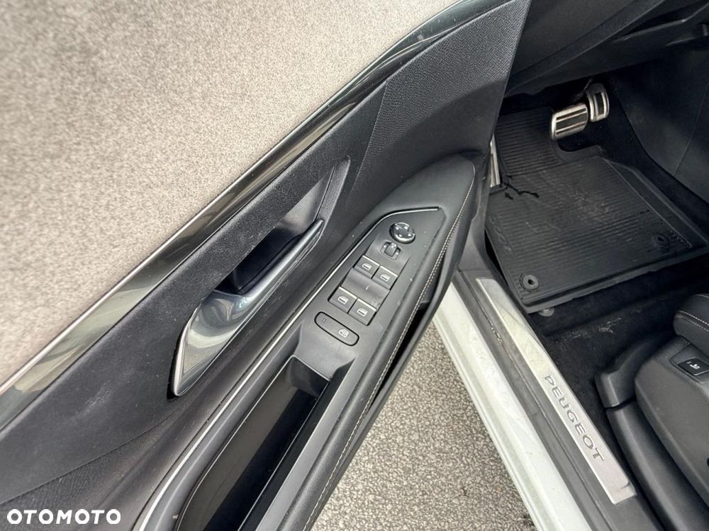 Peugeot 3008 1.6 PureTech HYbrid4 GT S&S EAT8 - 15