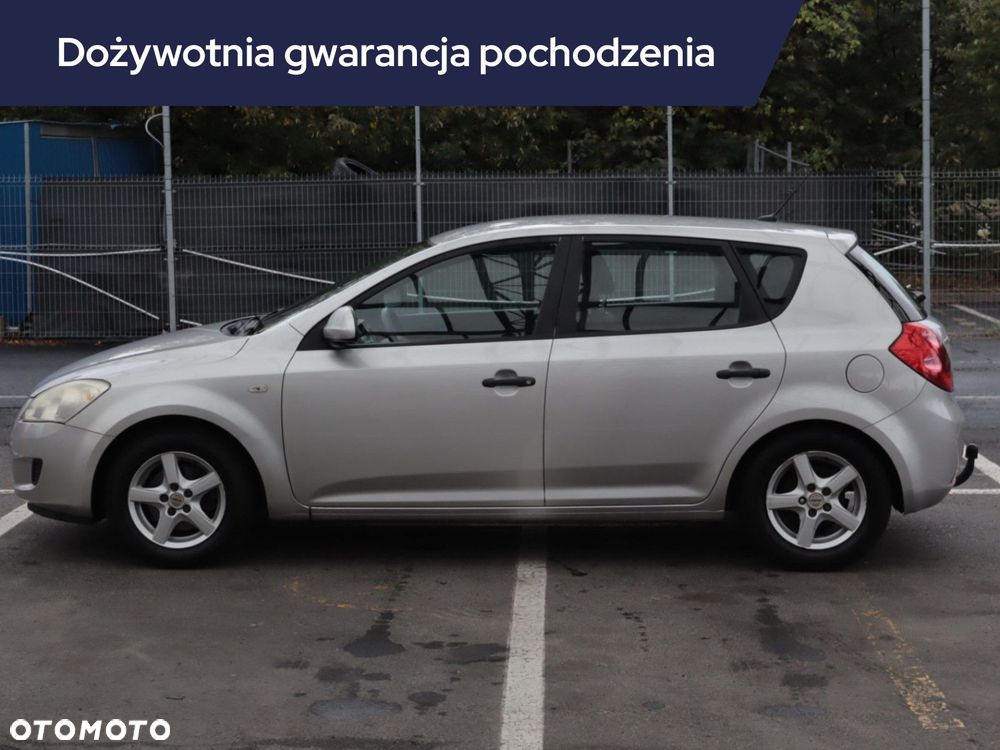 Kia Ceed - 4