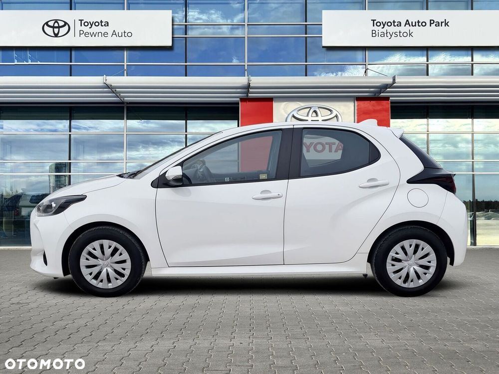 Toyota Yaris 2023 photo 2