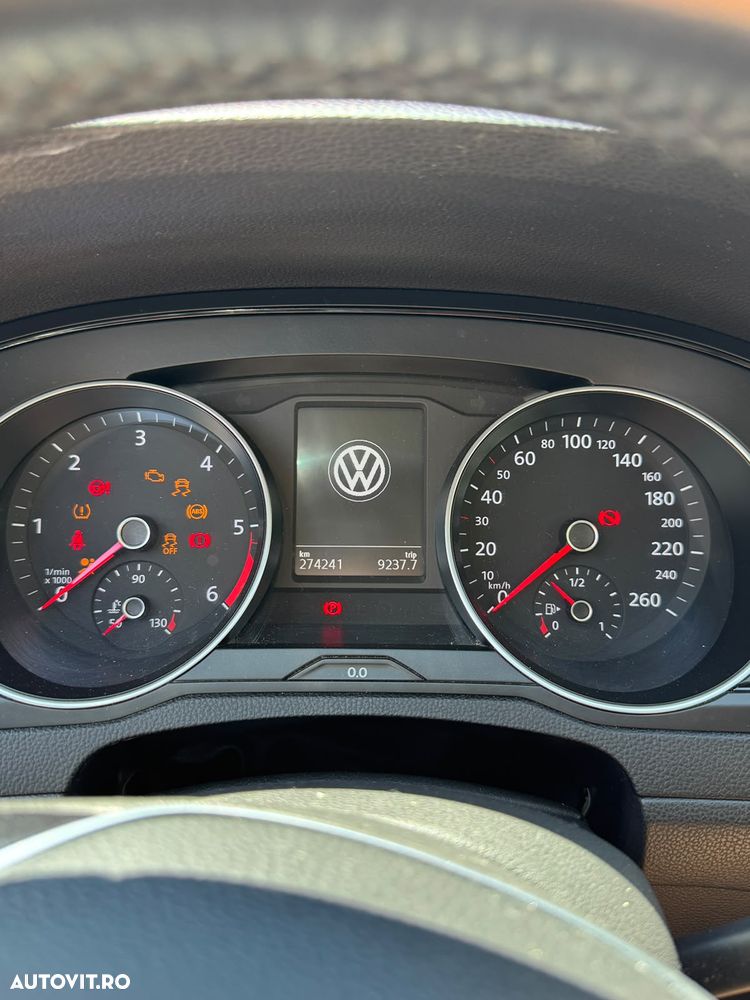 Volkswagen Passat 2.0 TDI SCR DSG Trendline - 11