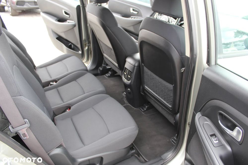 Kia Carens 1.6 GDI XL - 24