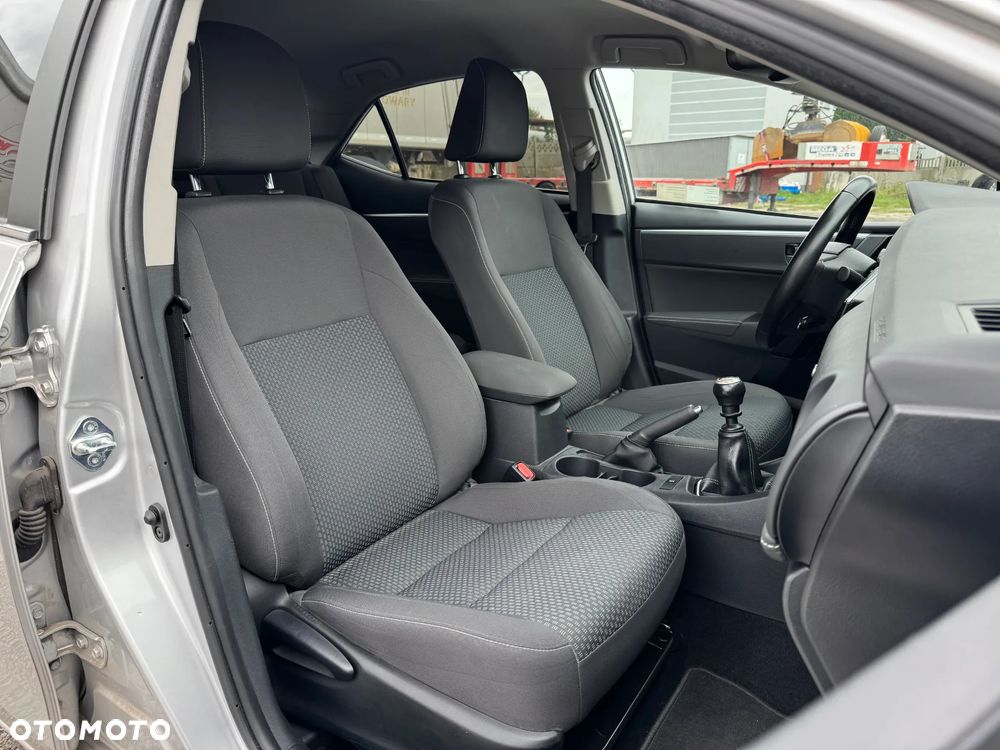 Toyota Corolla 1.6 Prestige EU6 - 28