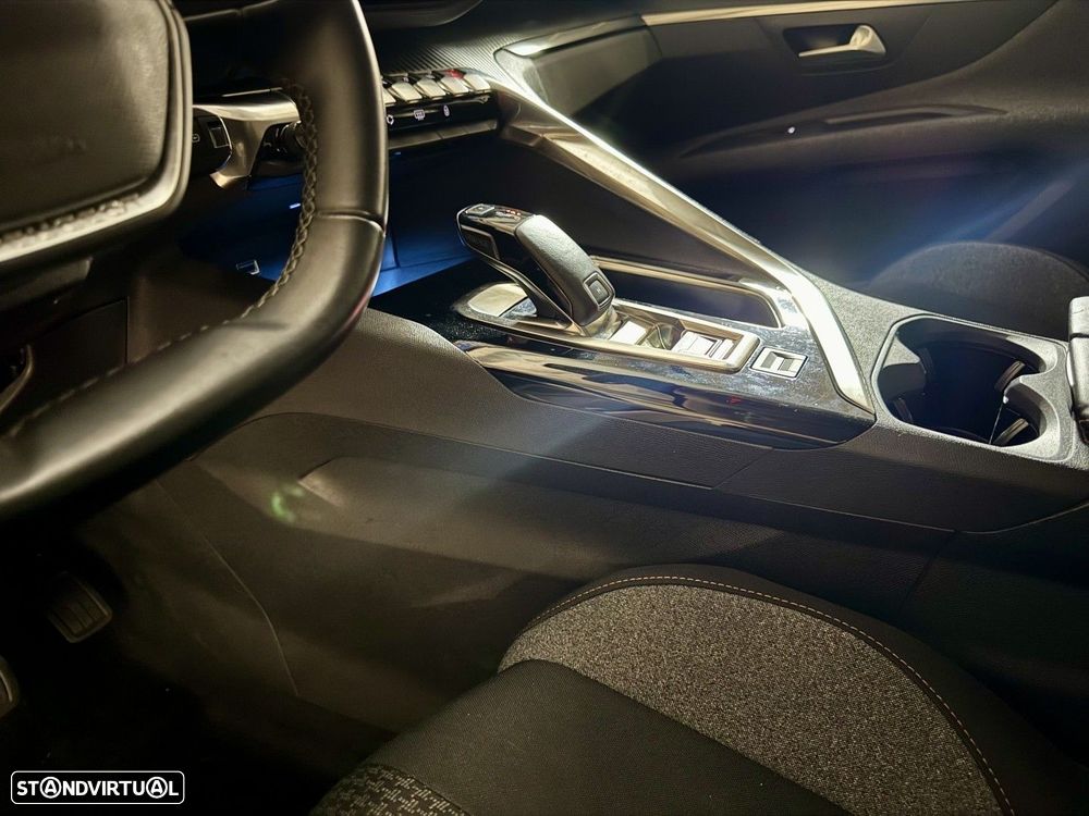Peugeot 3008 1.2 PureTech Allure EAT8 — fotografia 19