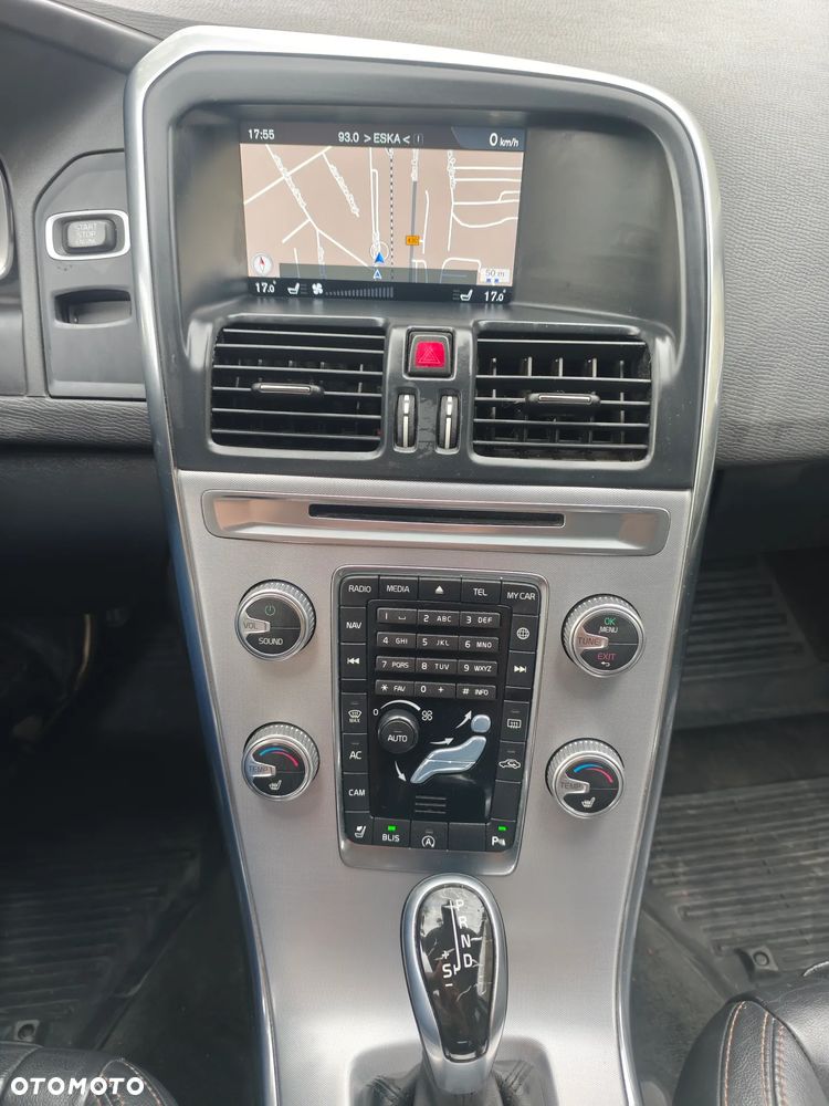 Volvo XC 60 T5 AWD Geartronic Momentum - 11