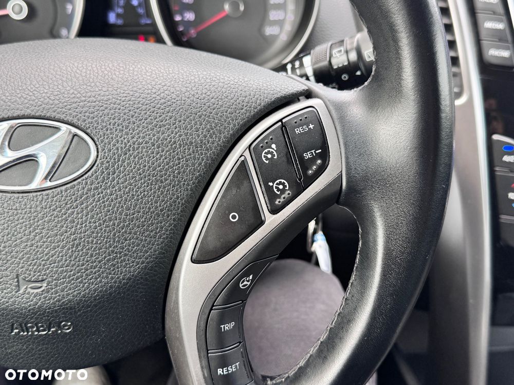 Hyundai i30 blue 1.6 GDI Passion - 12