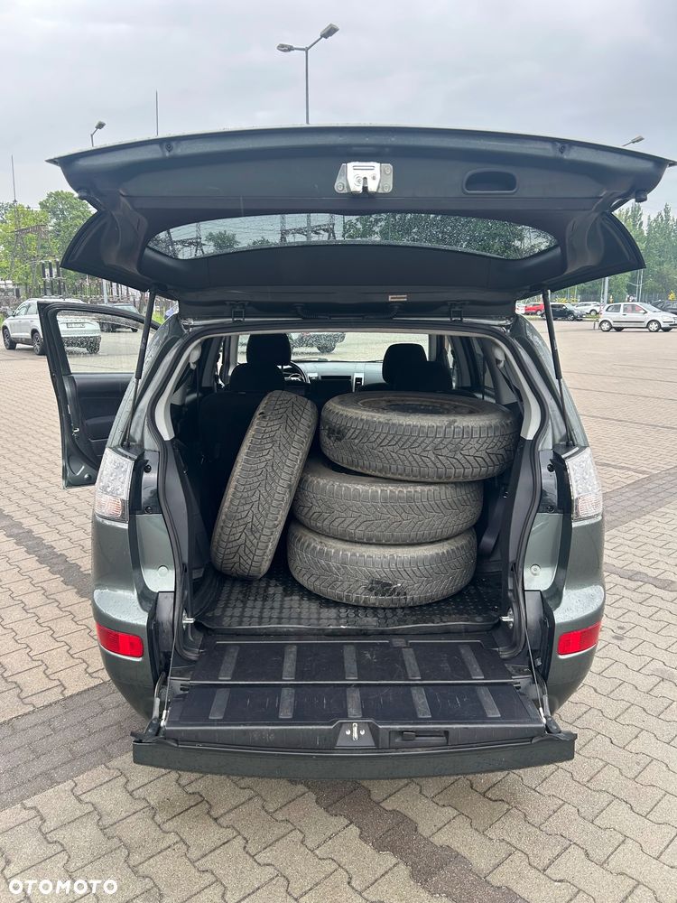 Mitsubishi Outlander 3.0 V6 XLS - 13
