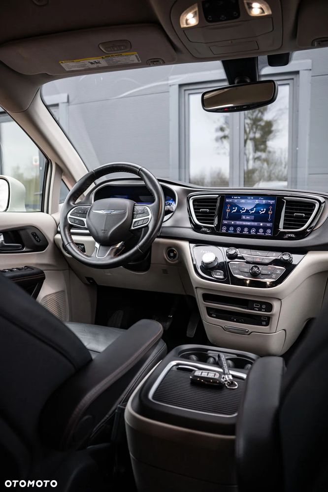 Chrysler Pacifica - 28