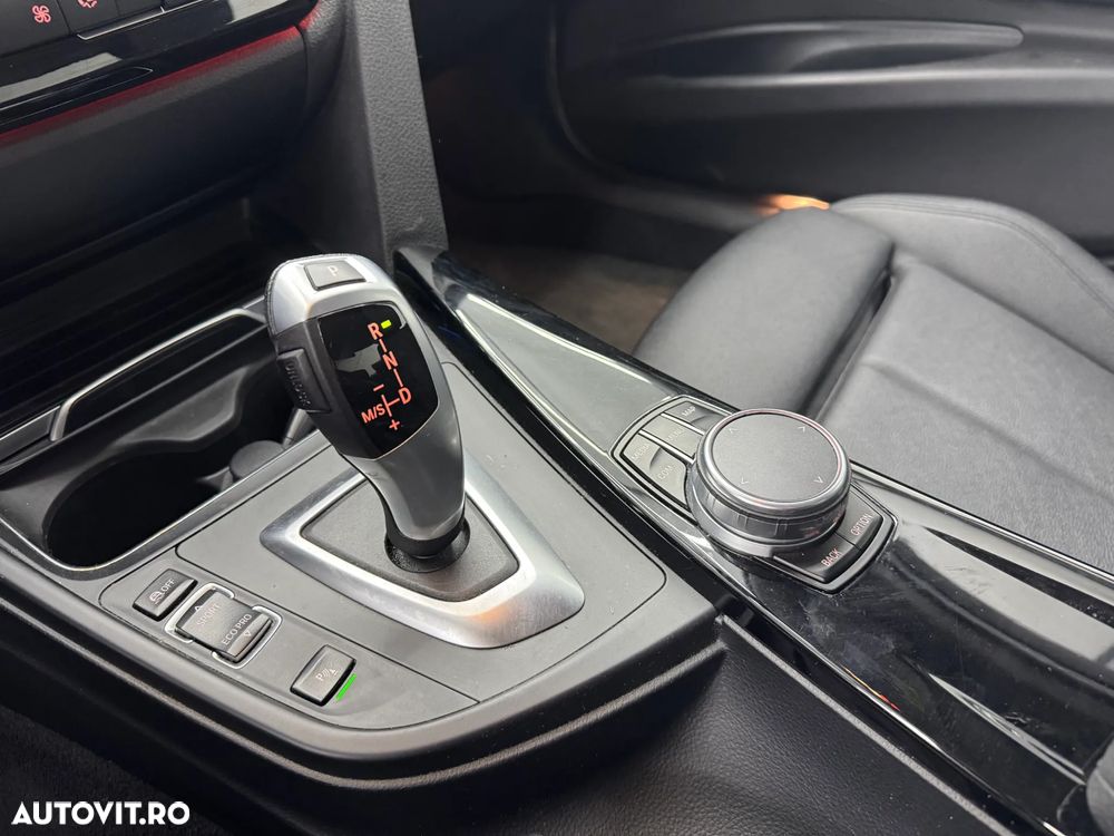 BMW Seria 3 318d Aut. Luxury Line - 25