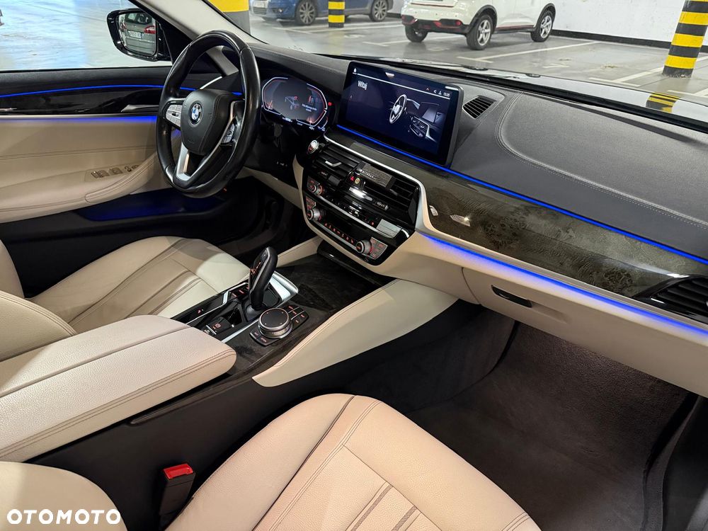 BMW Seria 5 520d xDrive Luxury Line - 10