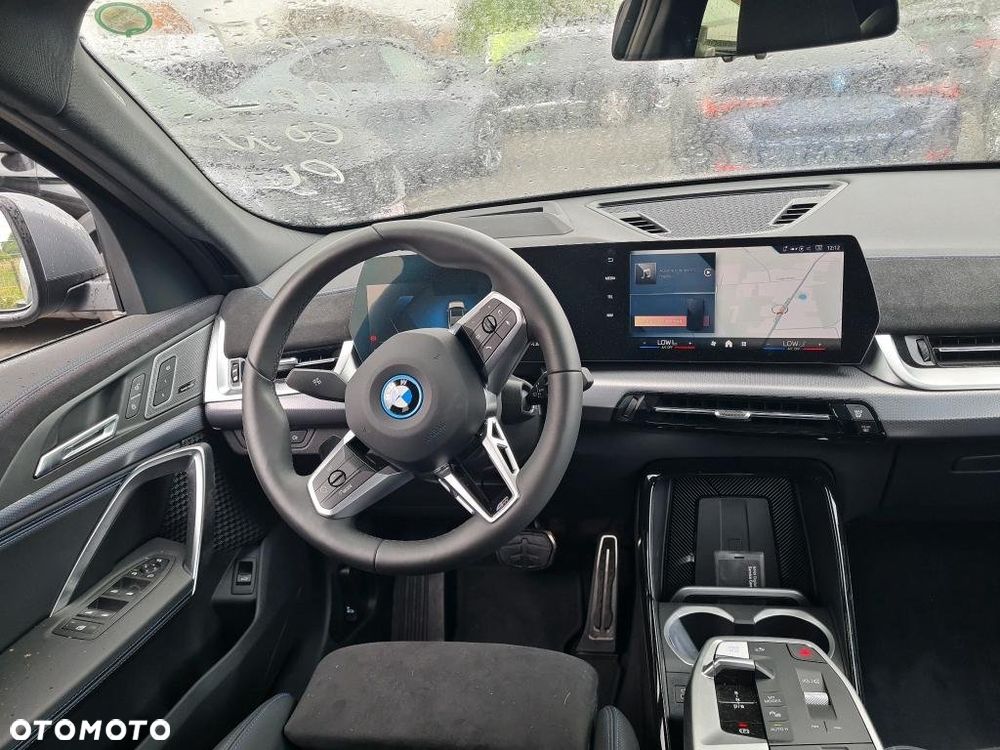 BMW iX2 eDrive20 66.5kWh M Sport - 6
