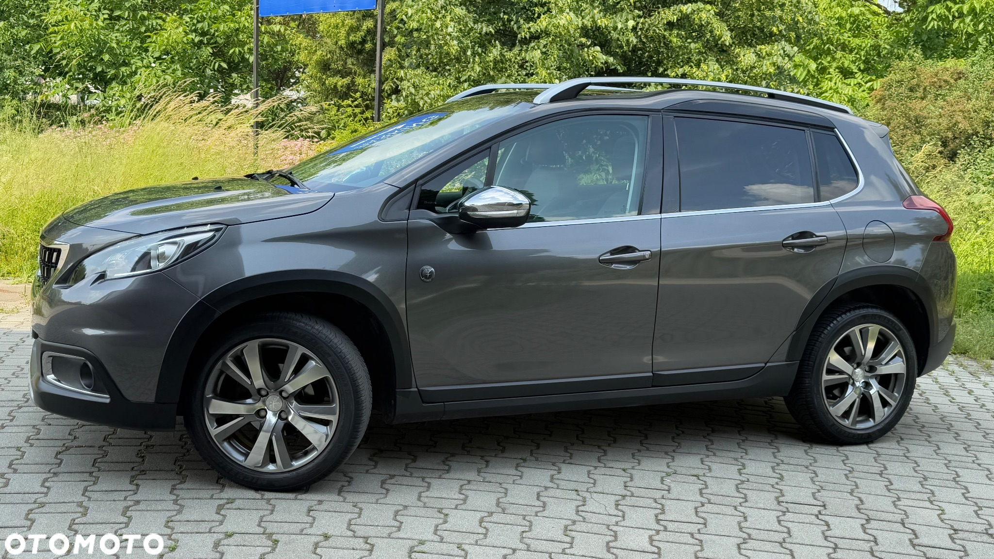 Peugeot 2008 1.6 BlueHDi Allure S&S - 34