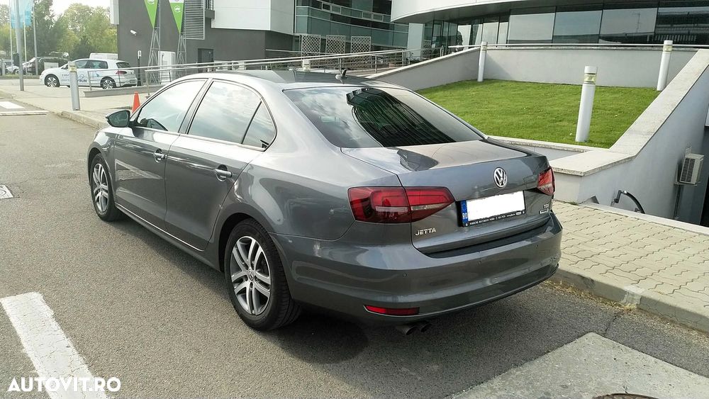 Volkswagen Jetta 2.0 TDI Comfortline - 3