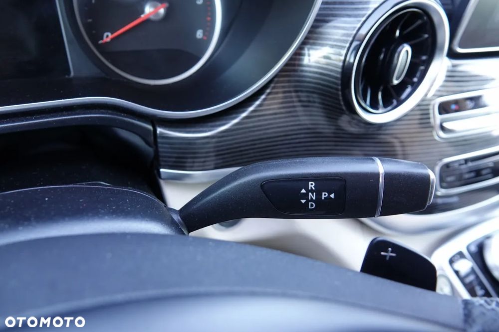 Mercedes-Benz Klasa V 300 d 4-Matic 9G-Tronic - 28