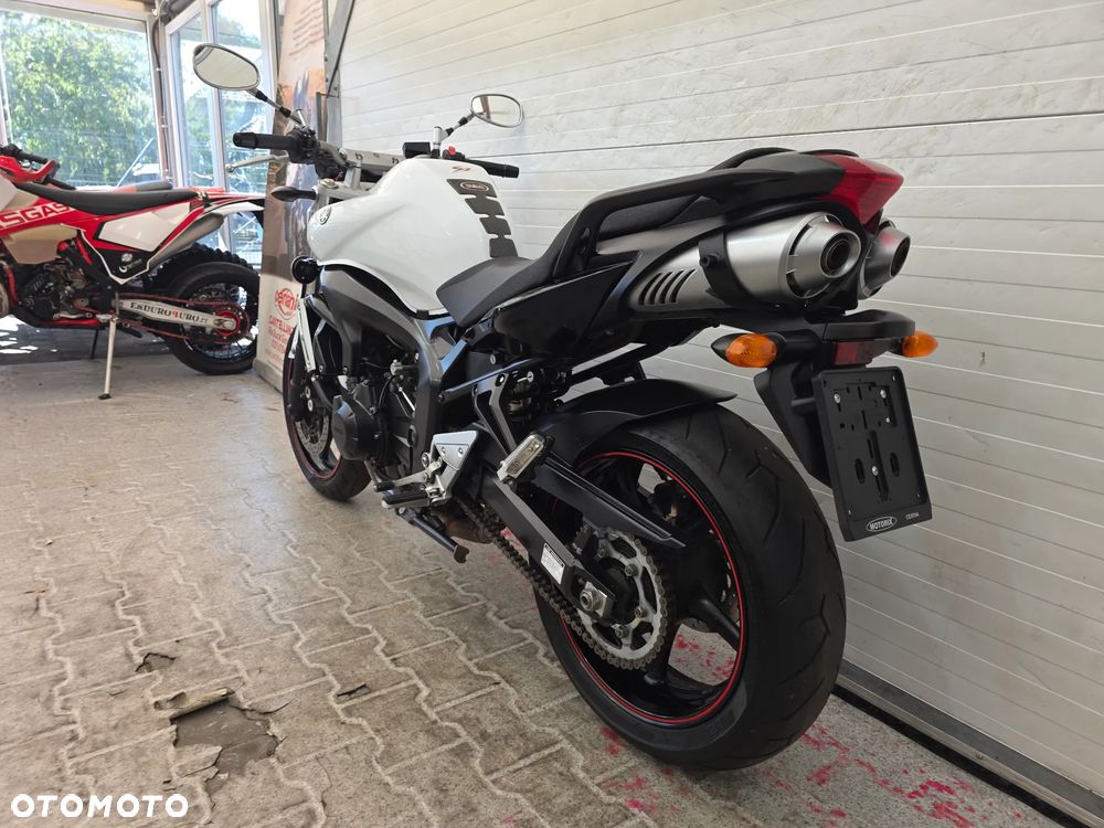 Yamaha FZ - 12