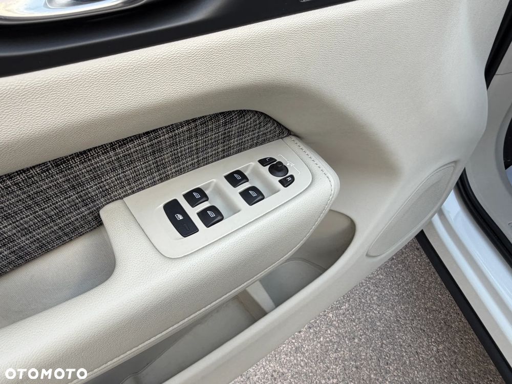 Volvo XC 60 B4 D AWD Momentum Pro - 30