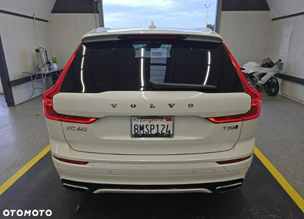Volvo XC 60 T5 AWD R-Design - 5