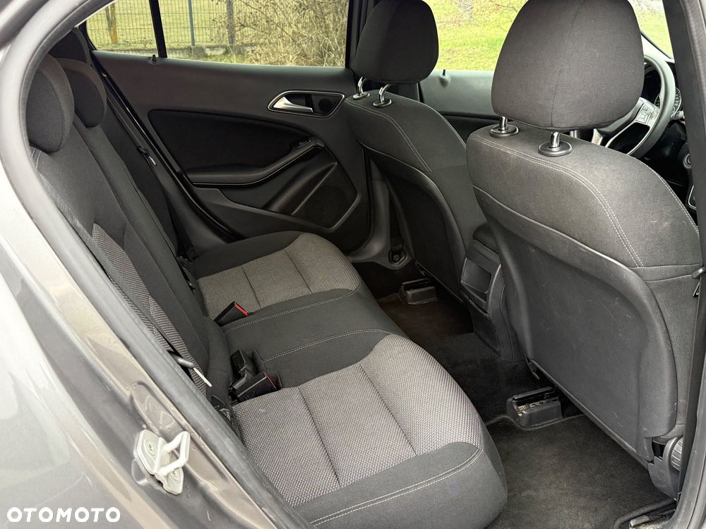 Mercedes-Benz GLA - 25