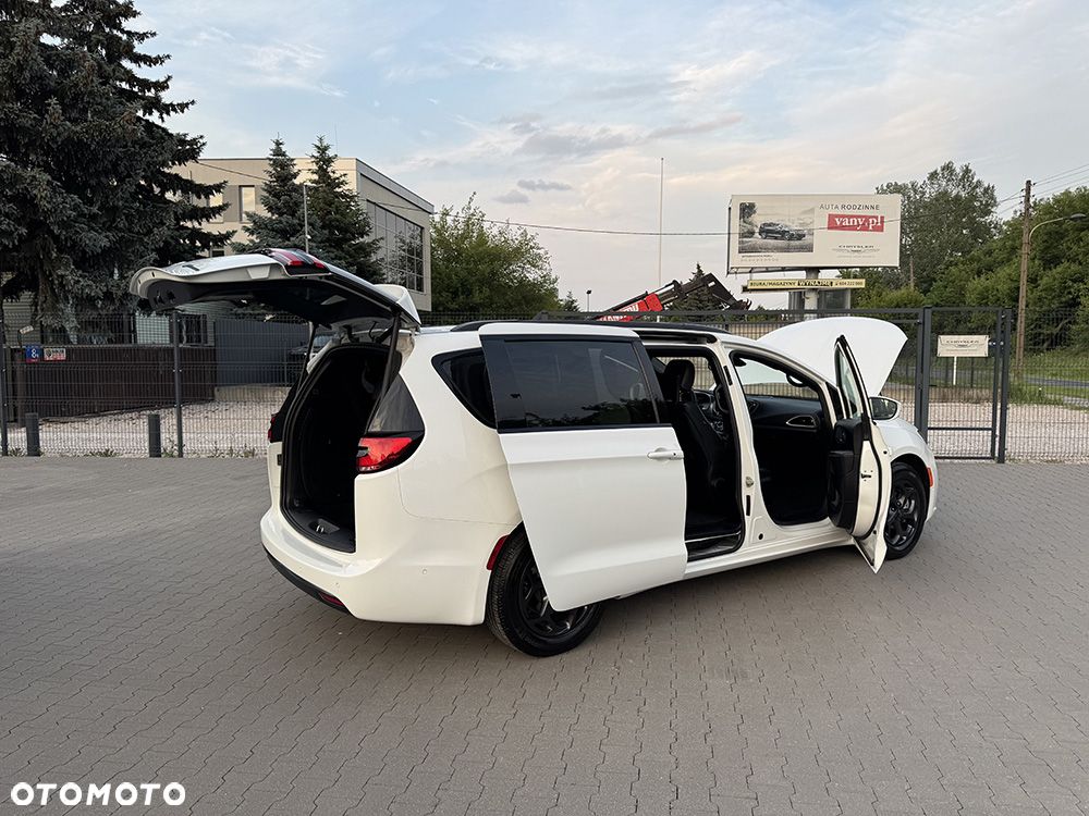 Chrysler Pacifica - 13