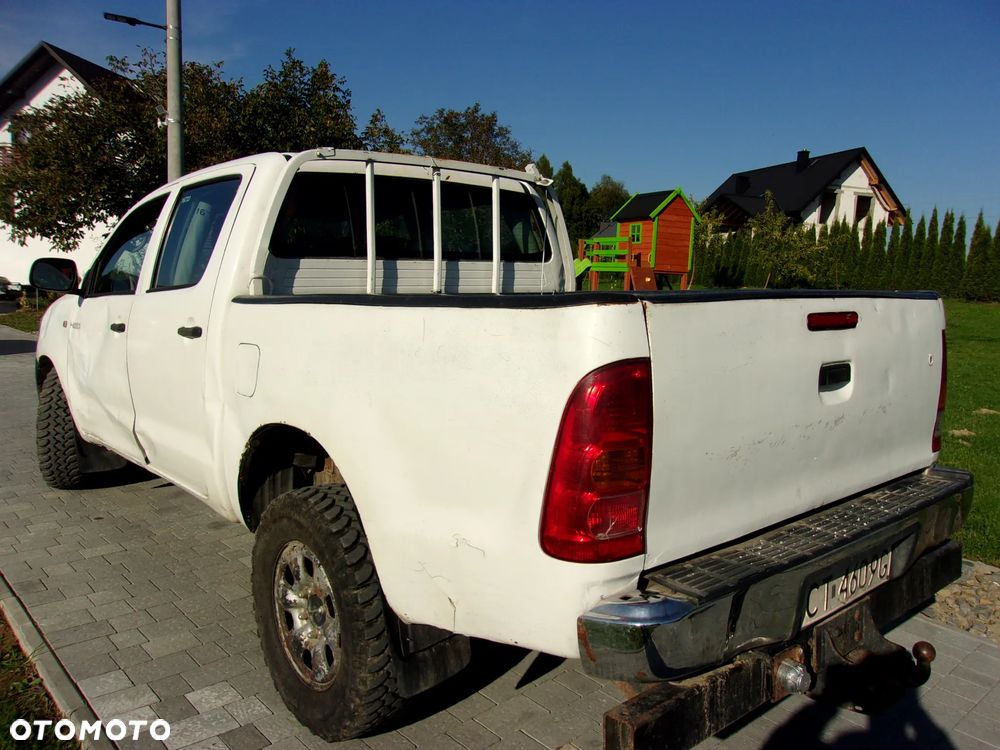Toyota Hilux 2.5 D-4D Active - 8