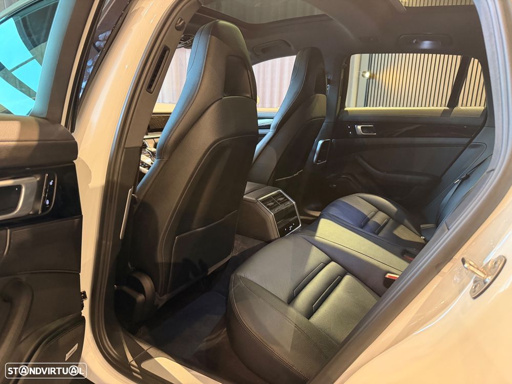 Porsche Panamera Sport Turismo 4 E-Hybrid Platinum Edition - 35