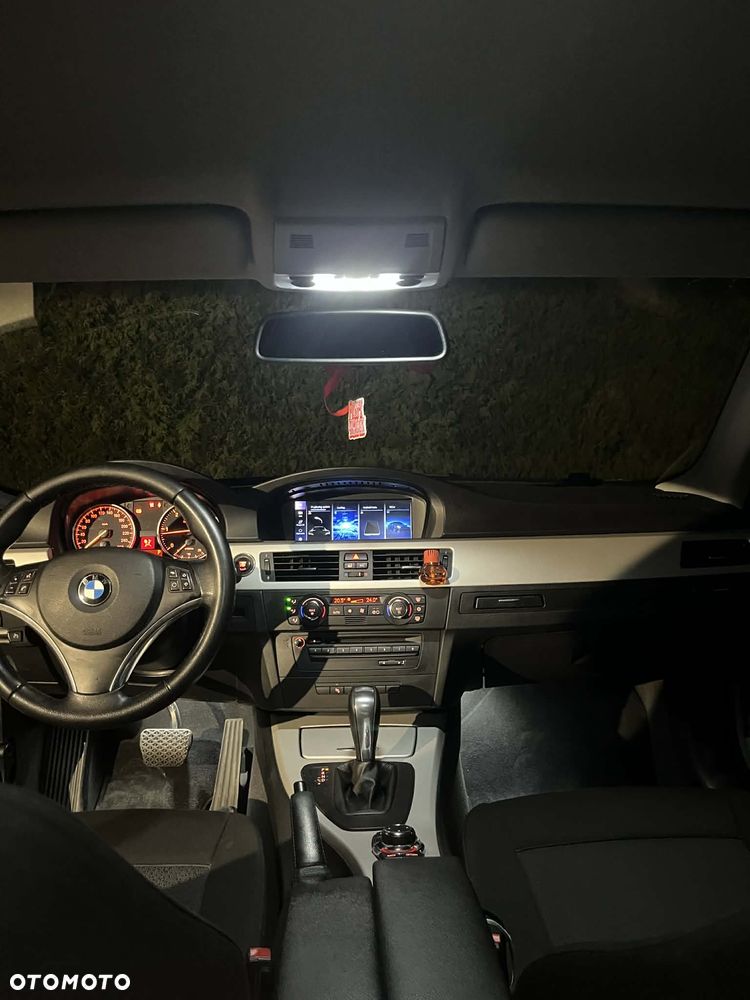 BMW Seria 3 320d xDrive - 9