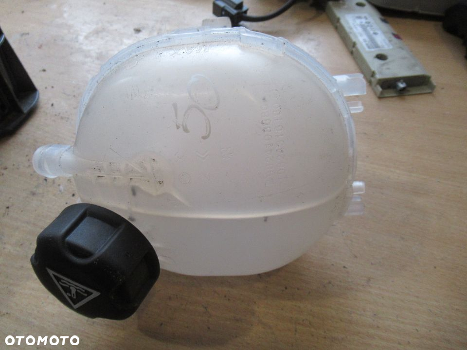 ZBIORNIK ZBIORNICZEK WYRÓWNAWCZY PEUGEOT CITROEN  9824198680  9824316180 - 2