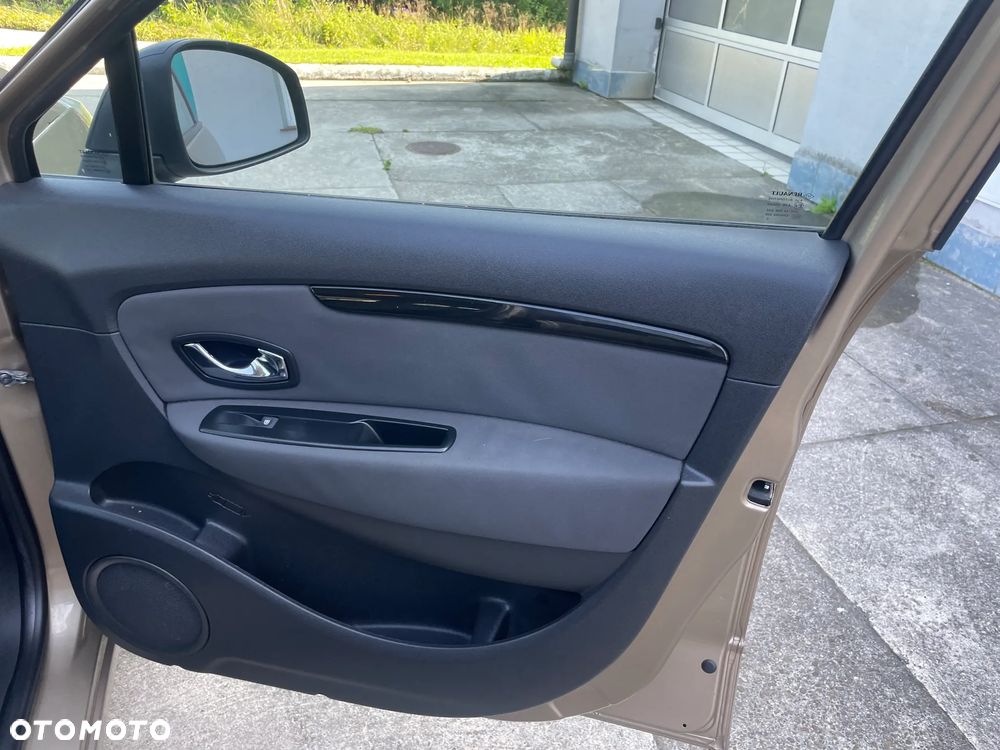 Renault Scenic ENERGY TCe 130 BOSE EDITION - 21