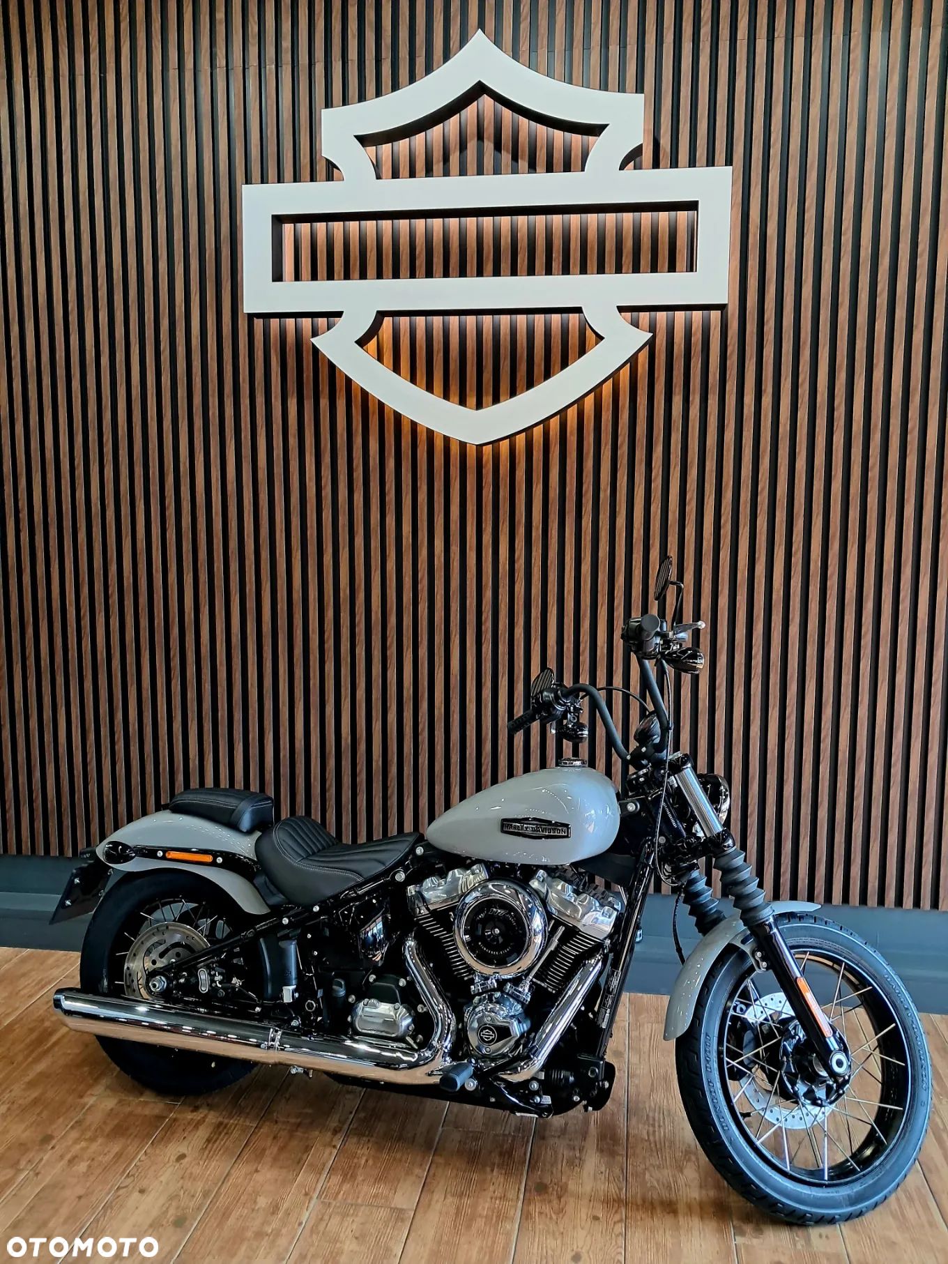 Harley-Davidson Softail Street Bob - 1