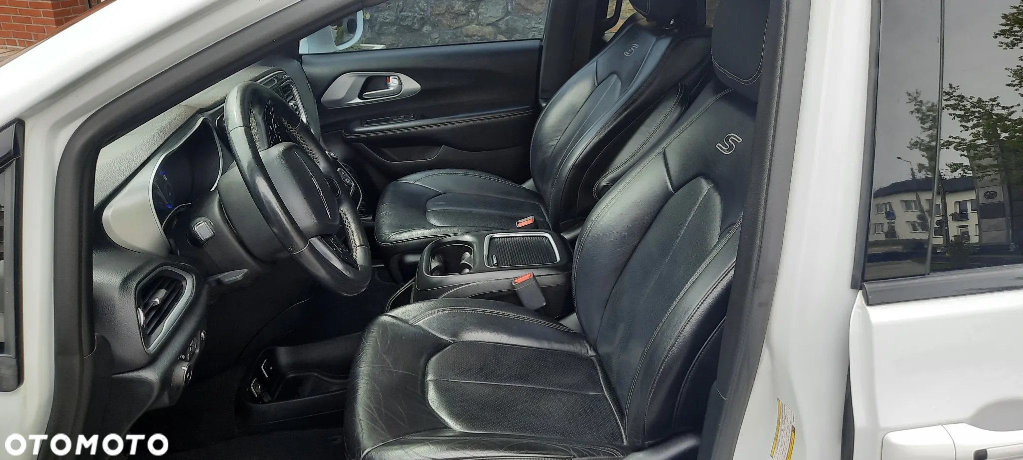 Chrysler Pacifica - 24