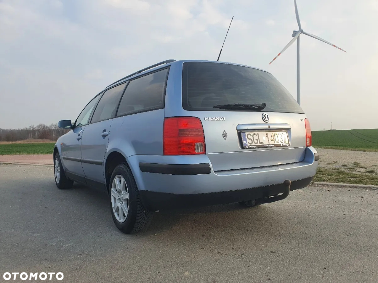 Volkswagen Passat 1.8 Comfortline - 24