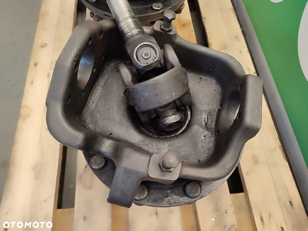 Zwolnica Zwrotnica Półoś  F718301020420  Fendt 820 Vario - 3