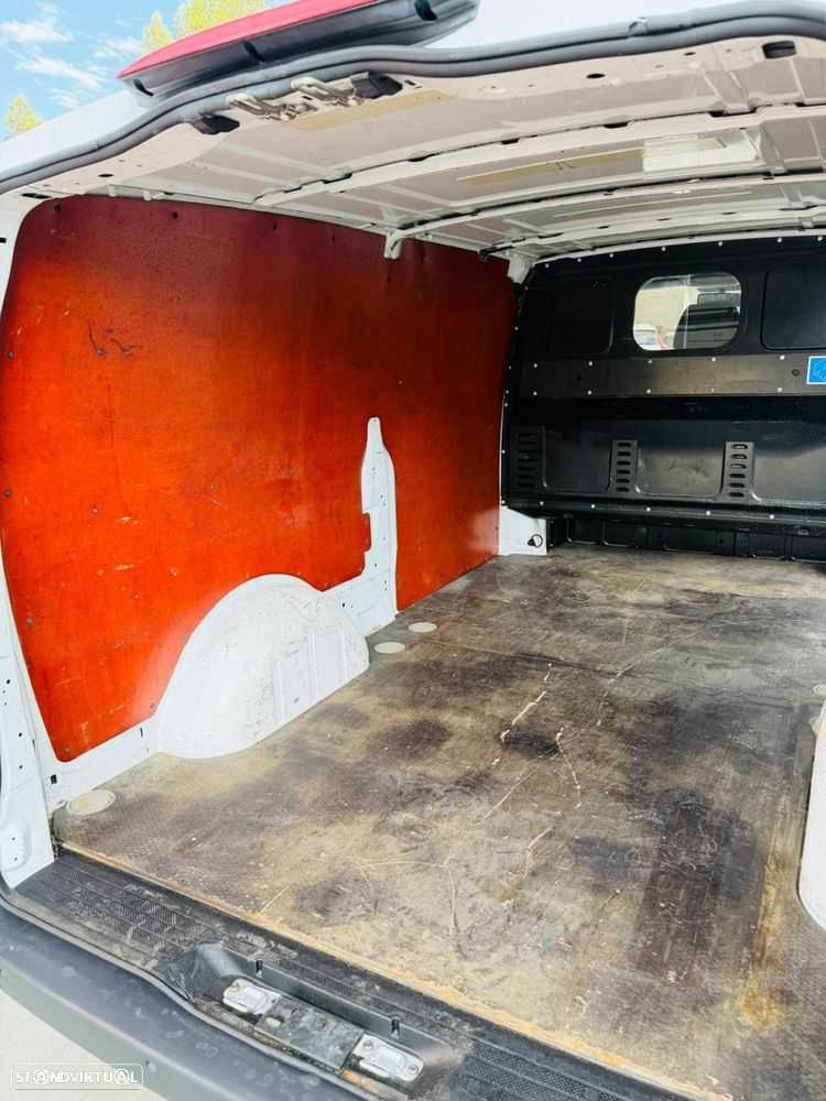 Mercedes-Benz Vito 110 Extra Longa - 12