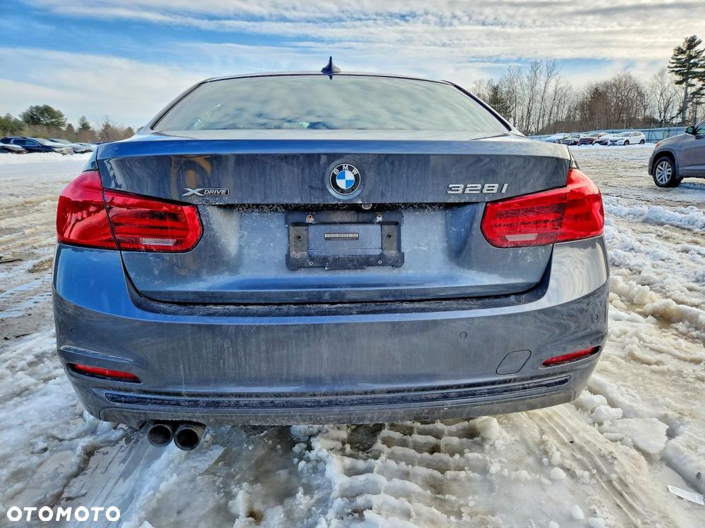 BMW Seria 3 328i xDrive - 23