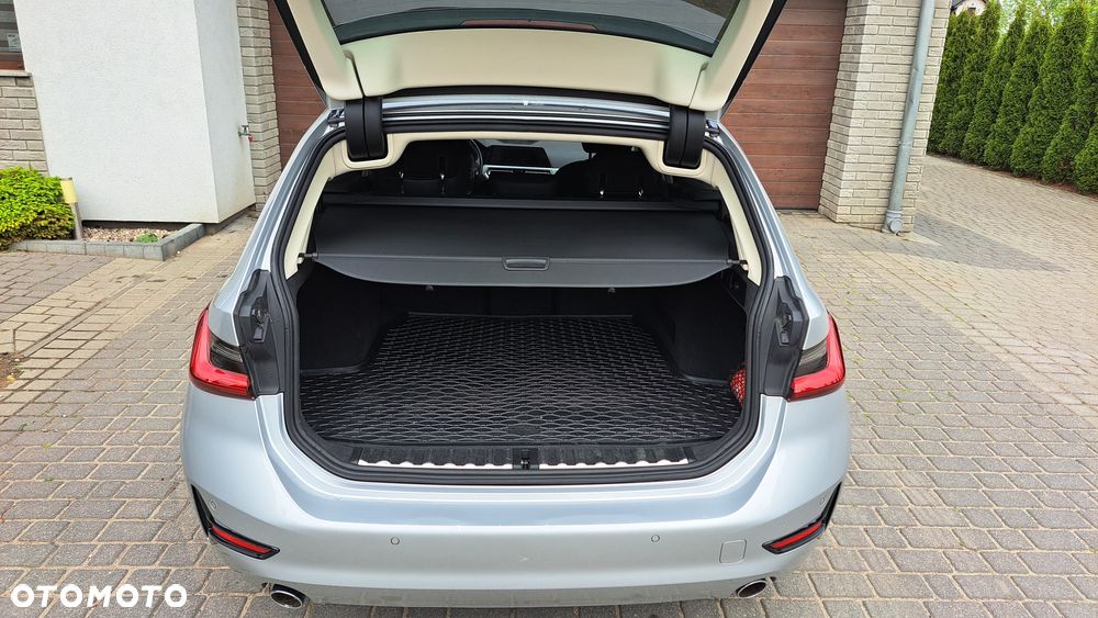 BMW Seria 3 318d - 16